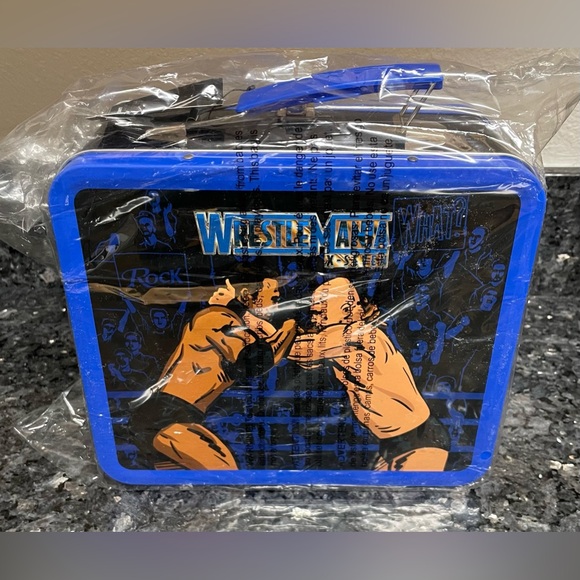 Stone Cold vs The Rock Lunchbox - Picture 2 of 7